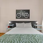 Апартаменти 2-bedroom Near Cismigiu Park & Hall Бухарест