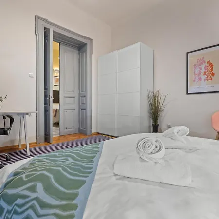 Spacious 2br By Cismigiu Park דירה *